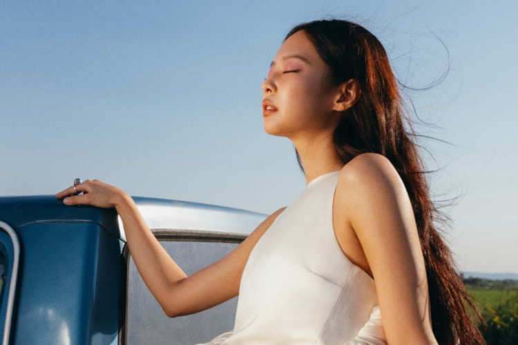 Jennie เปิดเผยความสัมพันธ์แบบไม่ผูกมัดในเพลงใหม่ 